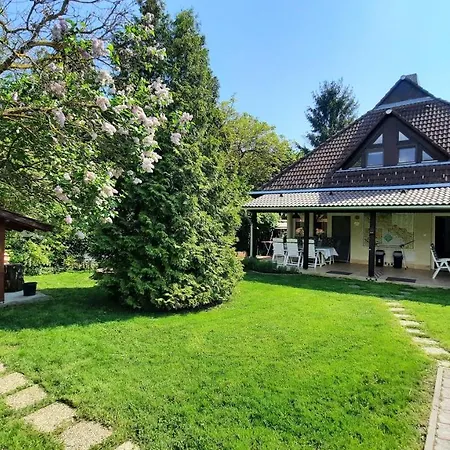 Balaton Chill House בית נופש *