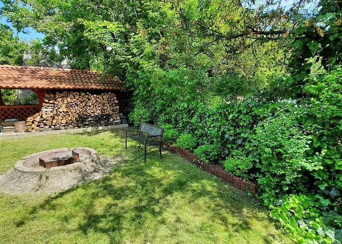 Balaton Chill House 벌러토너커러처