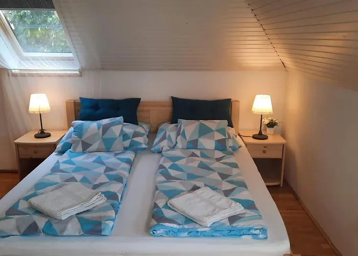 Balaton Chill House 펜션 벌러토너커러처